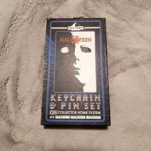 FActory Entertainment Halloween 2 Michael Myers Collector Keychain and Pin Set